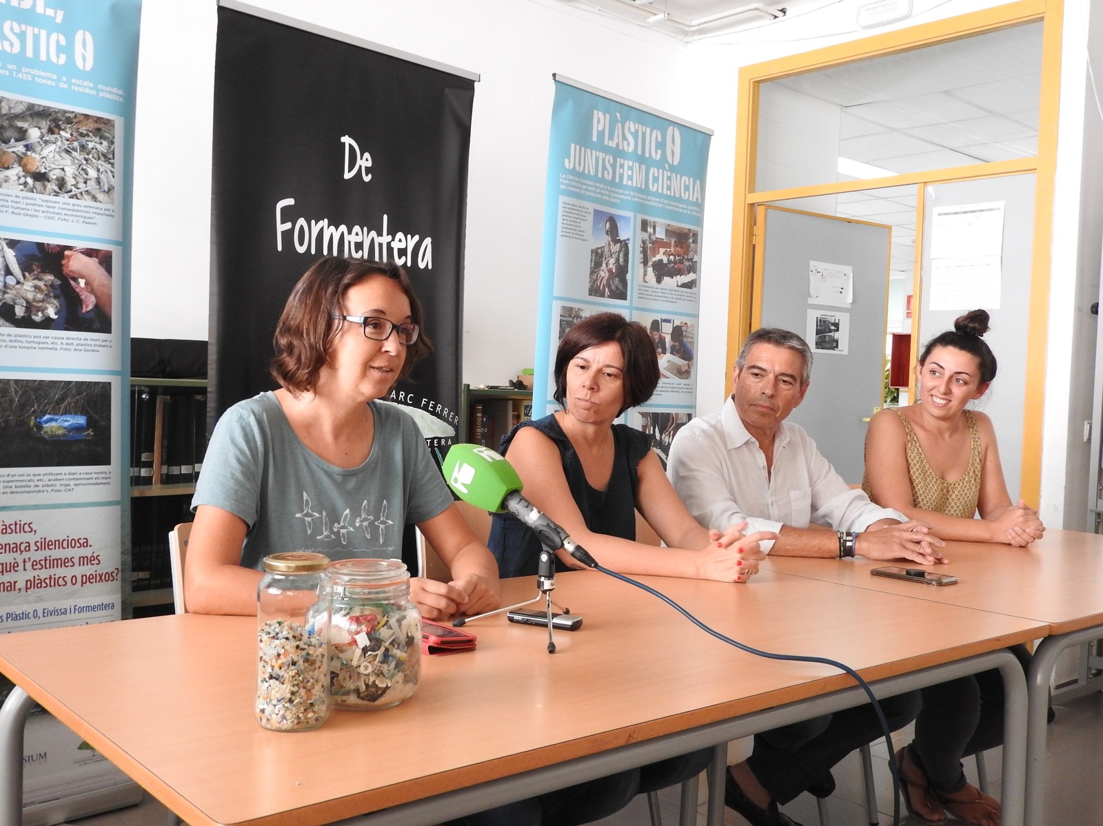 La Fundación Baleària patrocina un nuevo estudio sobre plásticos en las playas Pitiusas coordinado por el GEN-GOB